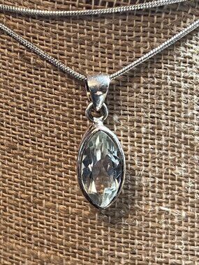 925 Marked Pale Green Amethyst Marquis Pendant Necklace (257)